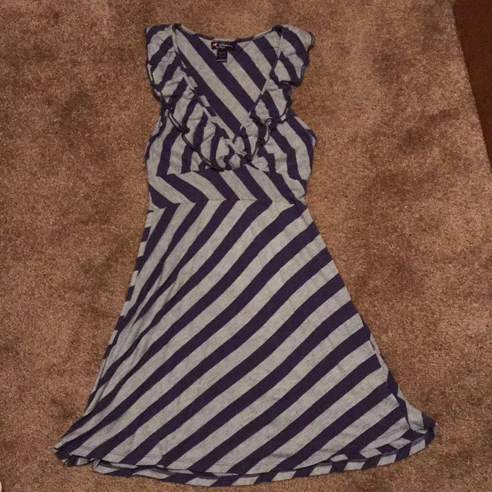 Women’s sleeveless dress.